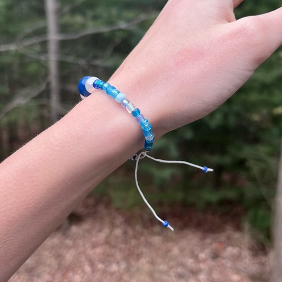 Handmade beaded bracelet wax string blue glass beads - Picture 3 of 4